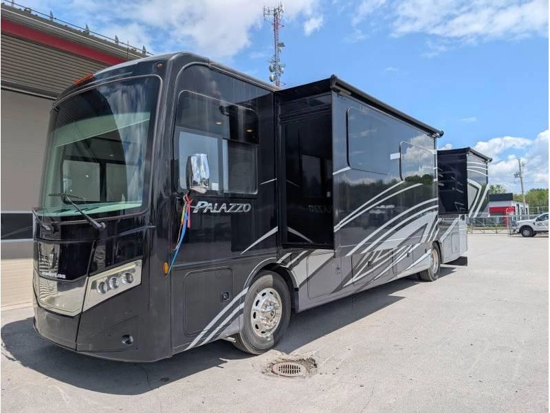 Thor Motor Coach Palazzo 37.4 2023 alt