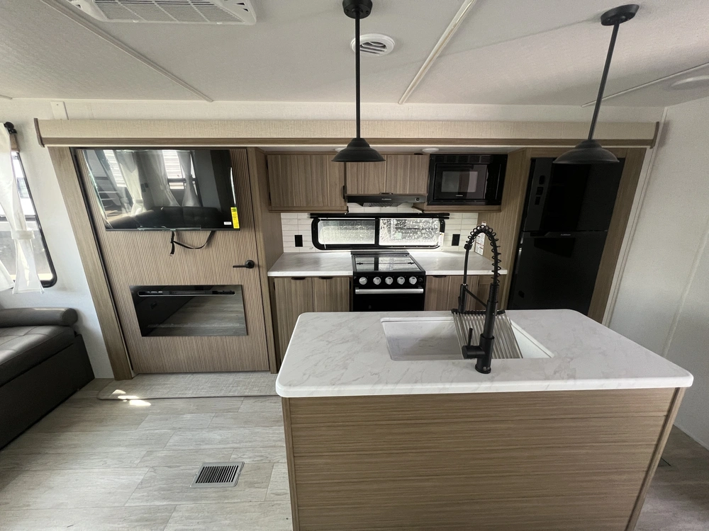 2025 Forest River Wildwood 27re alt