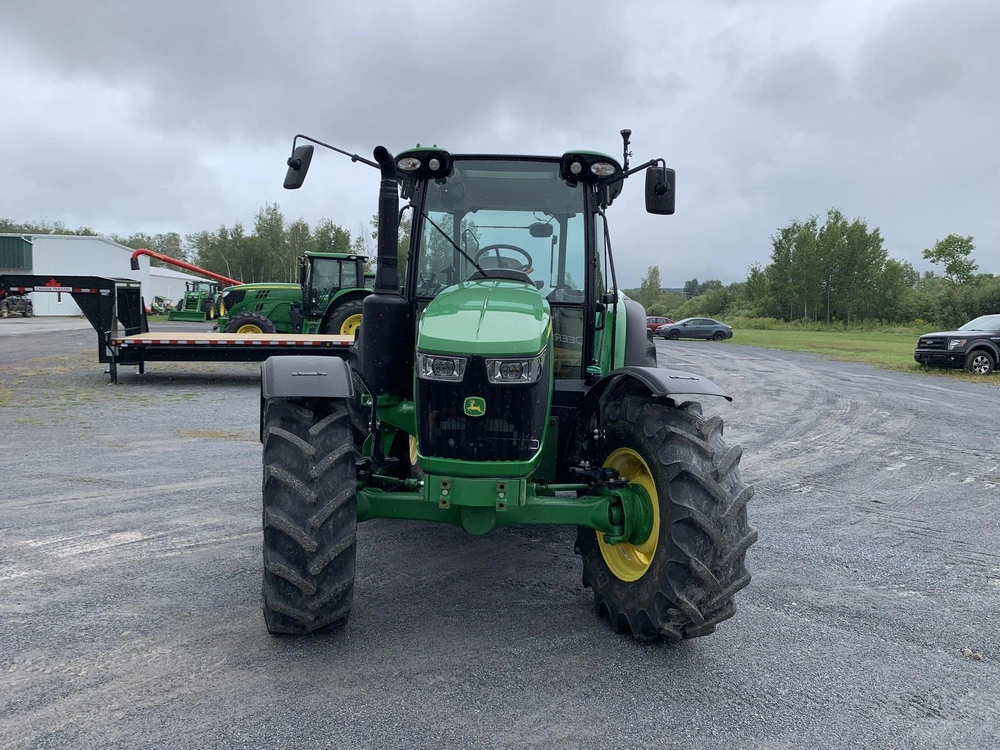 2022 John Deere 5100m alt