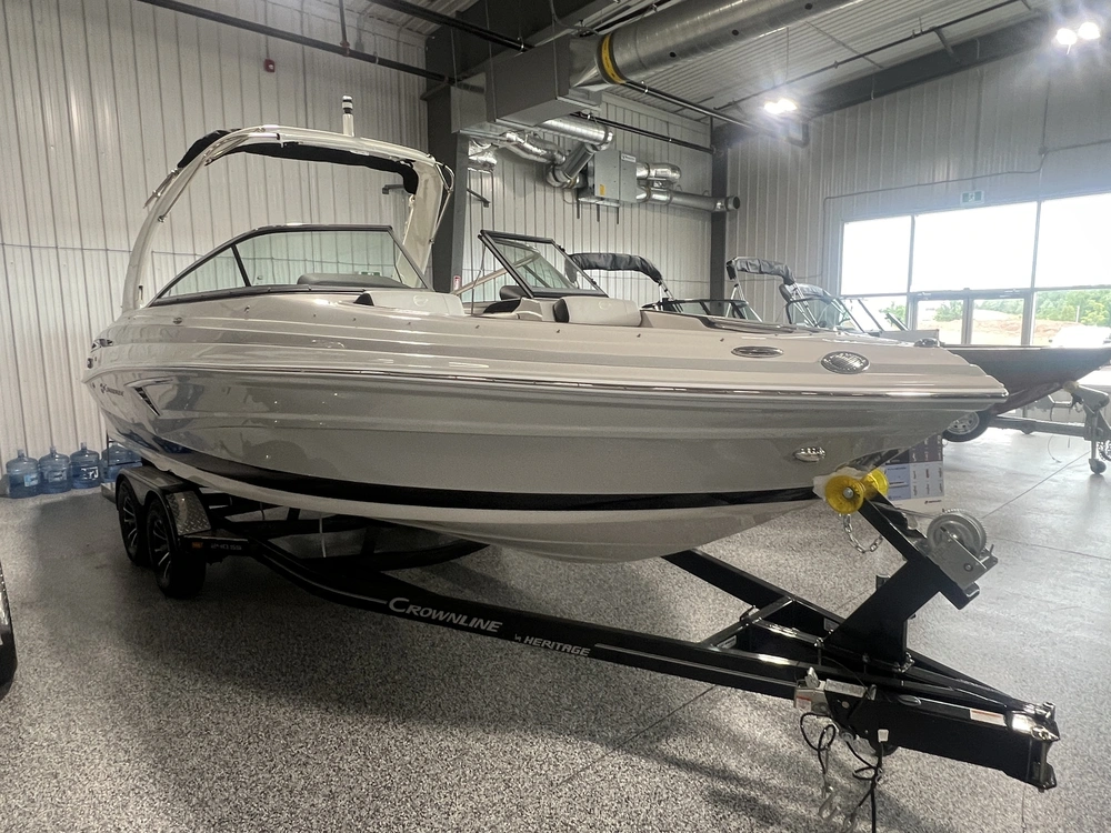 2023 Crownline 240ss alt