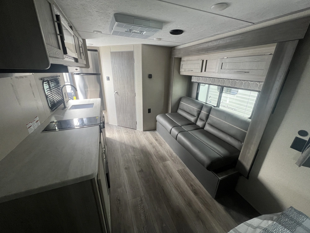 2023 Coachmen Catalina 184fqs alt