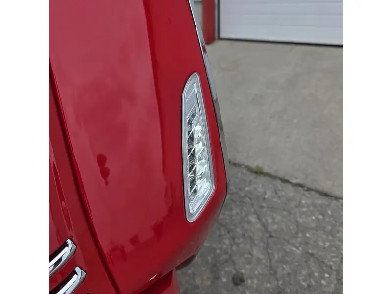 Vespa Primavera Red 150 2027