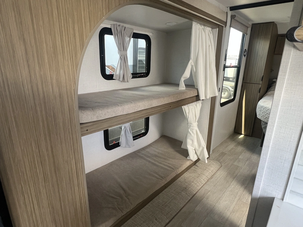 2025 Forest River Wildwood 34veranda alt