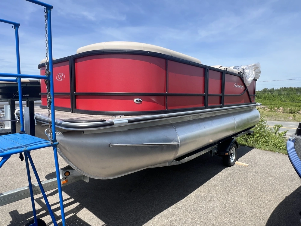 2026 Encore Boat Builders Bentley 200 Le Cr alt