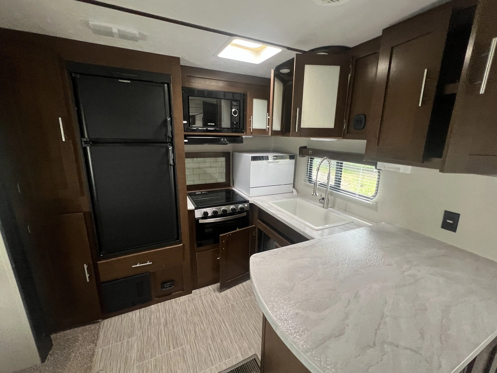 2019 Forest River Prime Time Avenger 31 Rkd alt