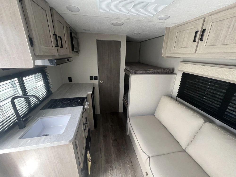 2024 Coachmen Catalina 164bhx alt