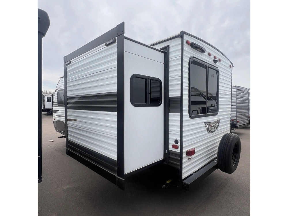 2022 Forest River Wildwood Fsx 176 Qbhk alt