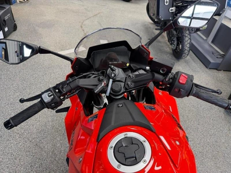 2026 Suzuki Suzuki Gsx8rm6 alt