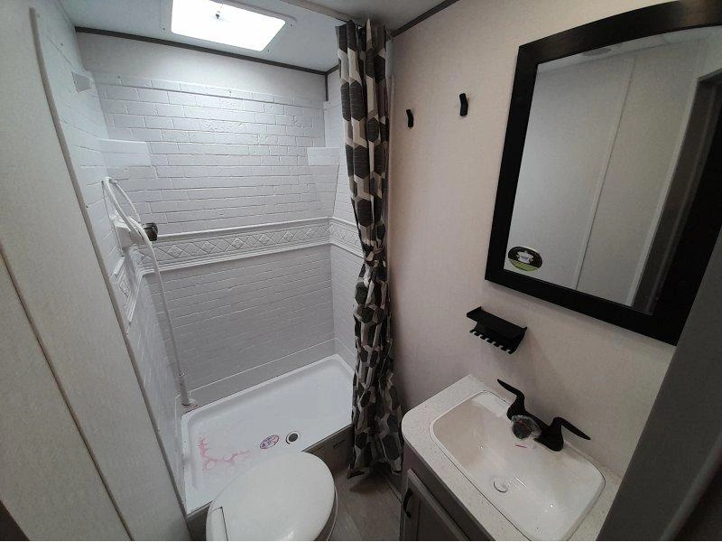2027 Coachmen Catalina 231bhs alt