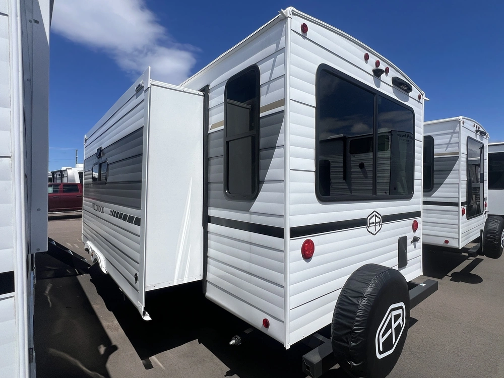 2025 Forest River Wildwood 27re alt