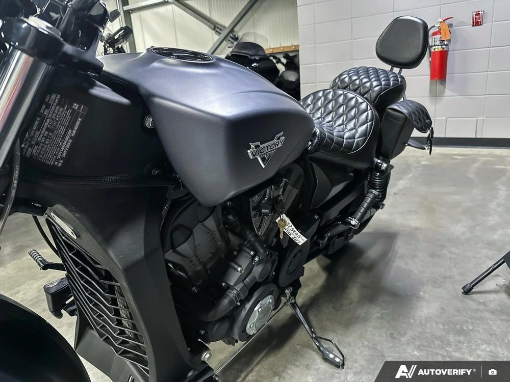 2017 Victory Motorcycles Octane 1200 alt