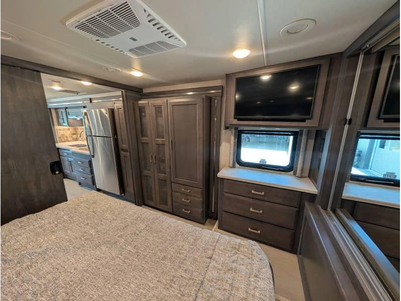 Thor Motor Coach Palazzo 37.4 2023 alt