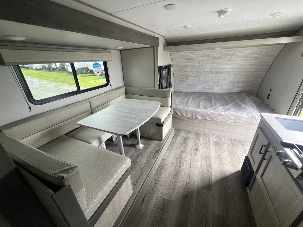 2025 Forest River Coachmen Catalina Summit Series 184 Bhx alt