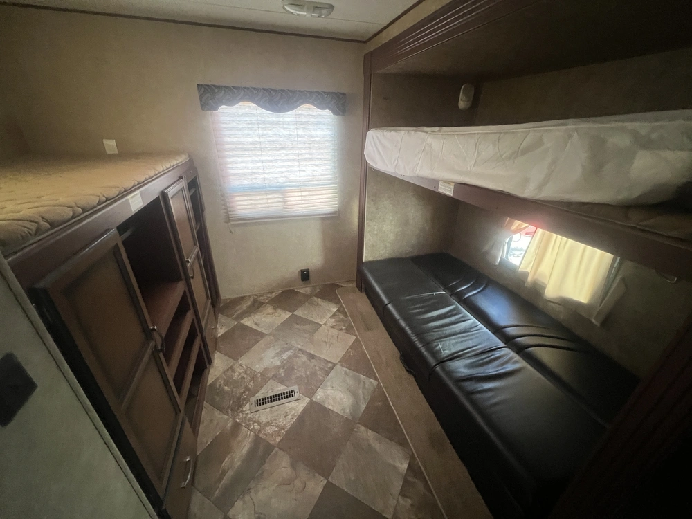2014 Crossroads Zinger 310sb alt
