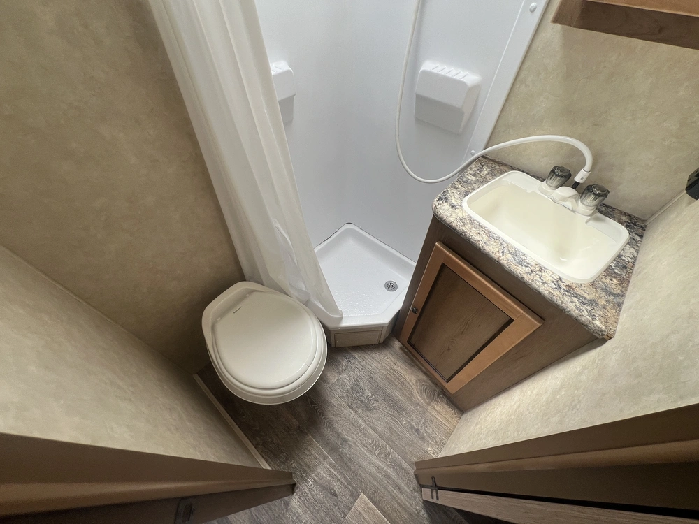 2015 Cruiser Rv Shadow Cruiser 185 Fbs alt