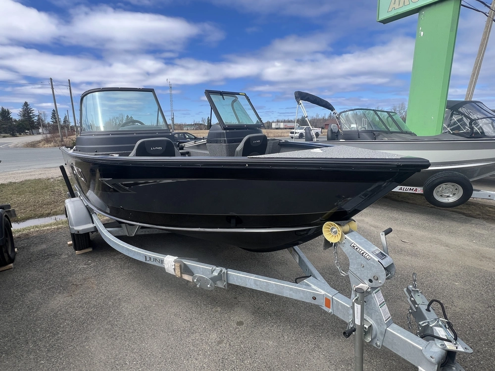 2023 Lund Boat Co 1775 Impact Xs alt