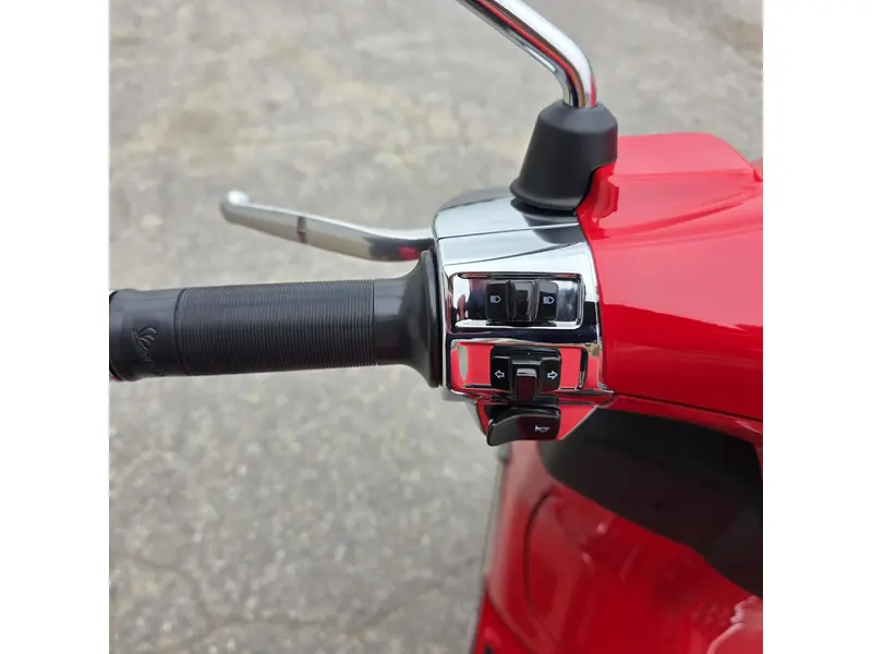 Vespa Primavera Red 150 2027
