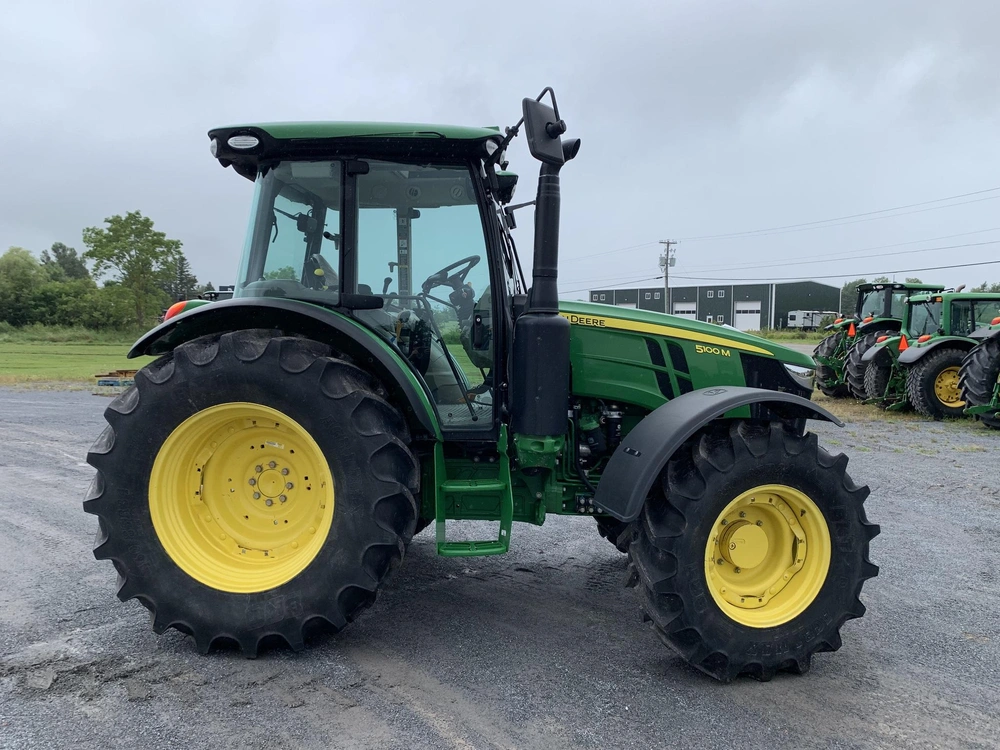 2022 John Deere 5100m alt