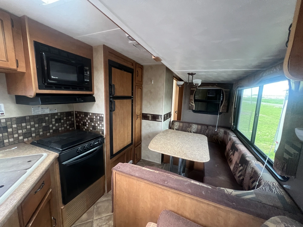 2012 Forest River Puma 31kbh alt