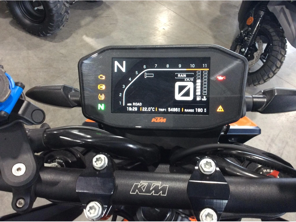 Ktm Duke 890r 2023 alt