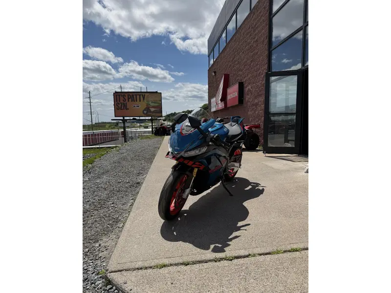 Aprilia RSV4 1100 - Stingray Blue 2027