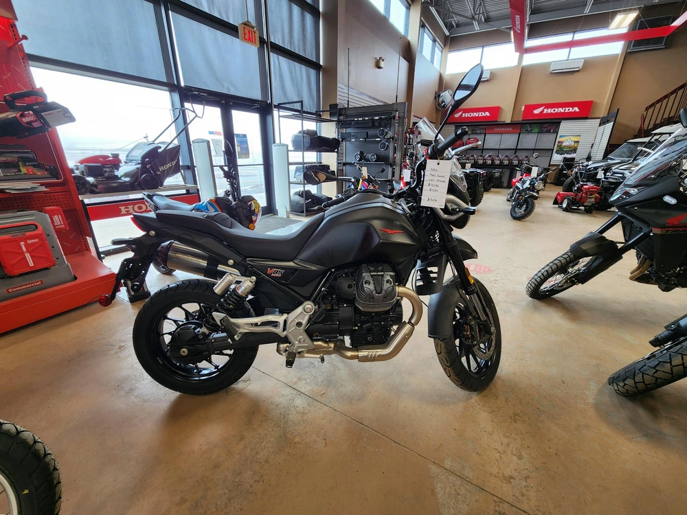 2025 Moto Guzzi V85 Strada E5+ Nero Isola alt