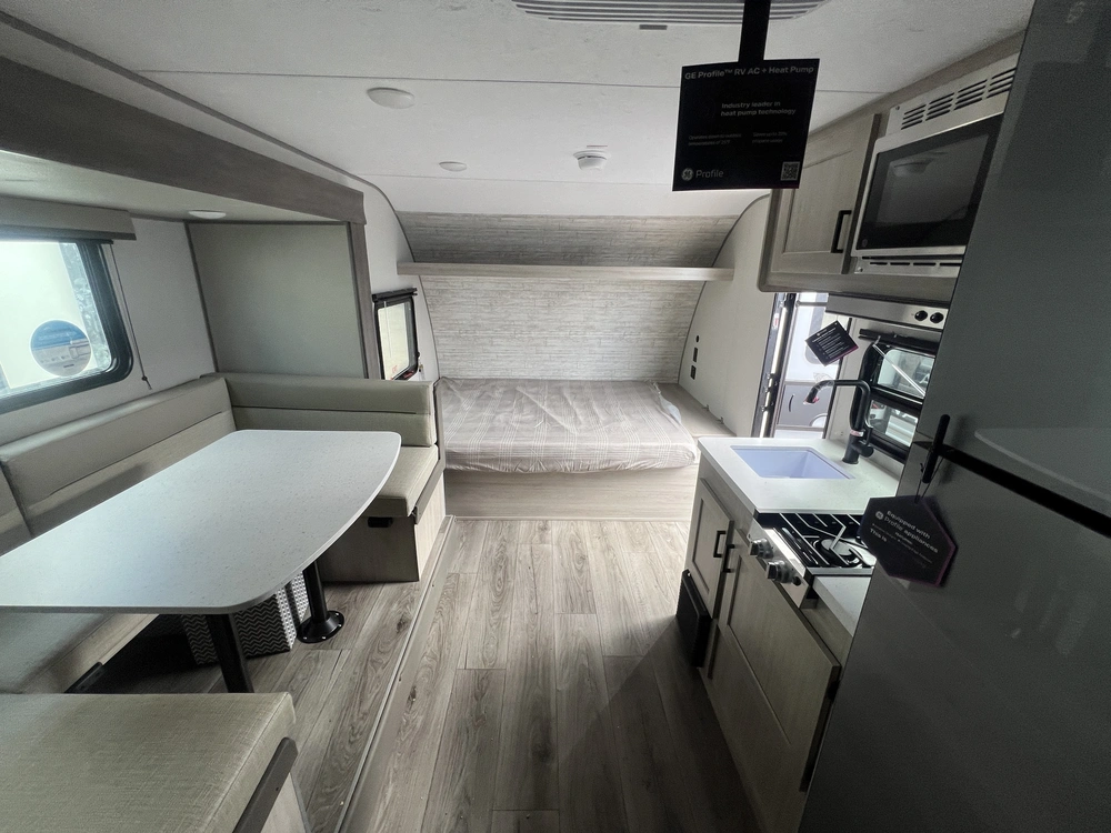 2026 Coachmen Catalina 184bhsx alt