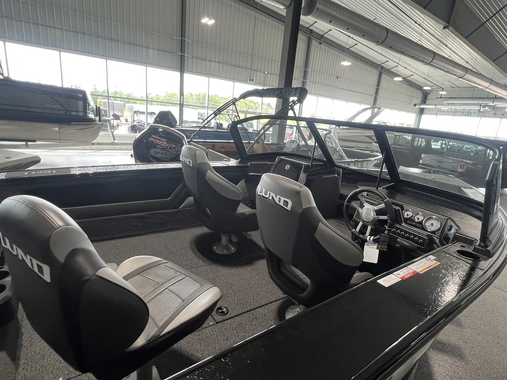 2026 Lund Boat Co 1875 Crossover Xs alt