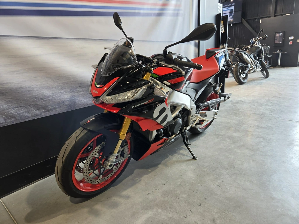Aprilia 1100 Tuono Factory 2021 alt