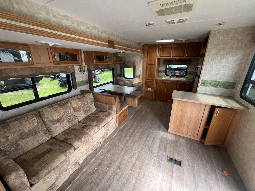 2007 Forest River Cherokee 30 F alt