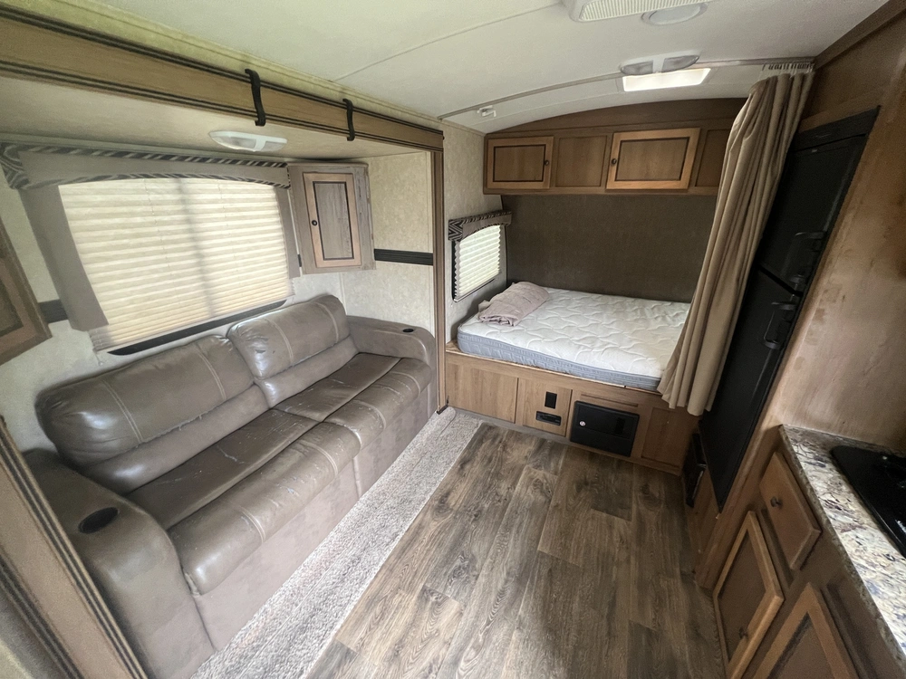 2015 Cruiser Rv Shadow Cruiser 185 Fbs alt