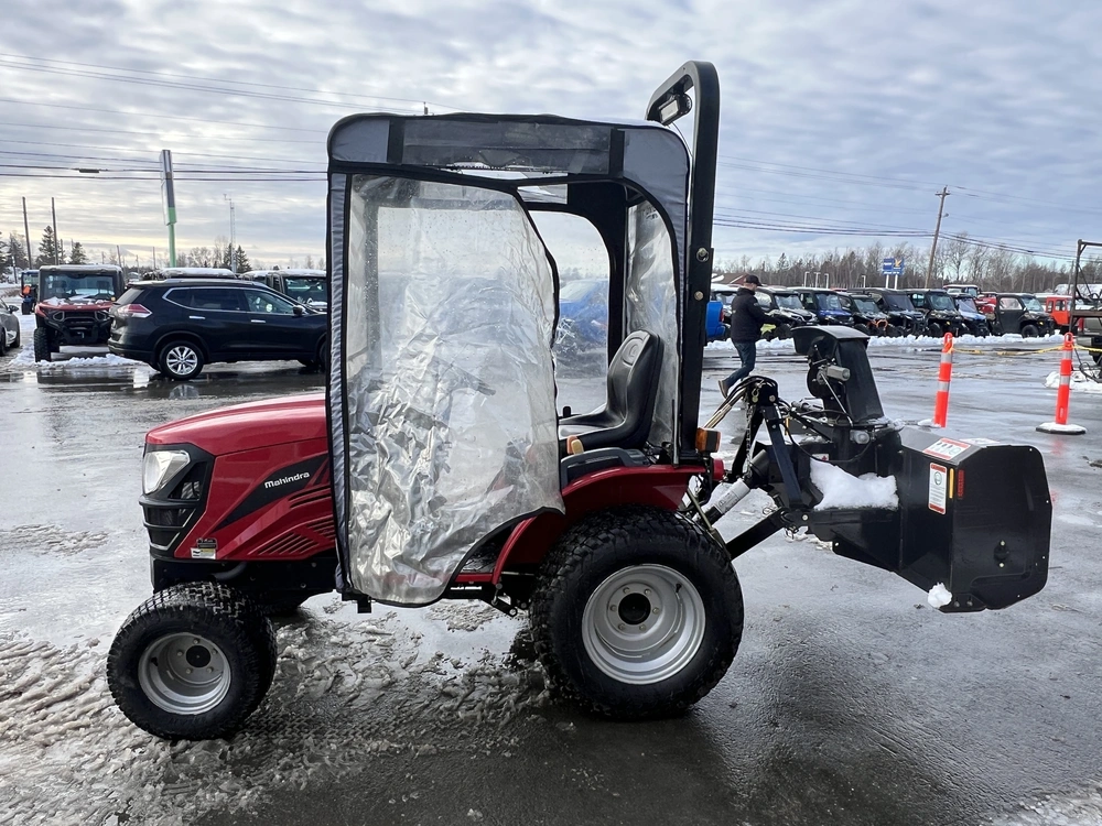 2022 Mahindra Emax 22 Hst alt