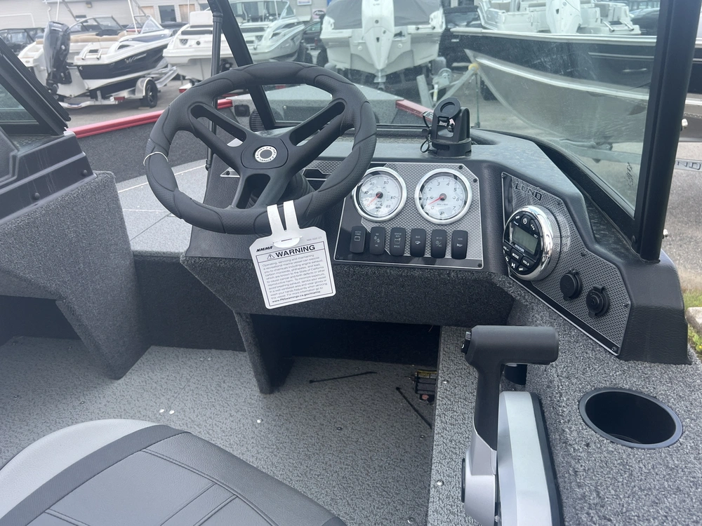 2024 Lund Boat Co 1650 Angler Sport alt