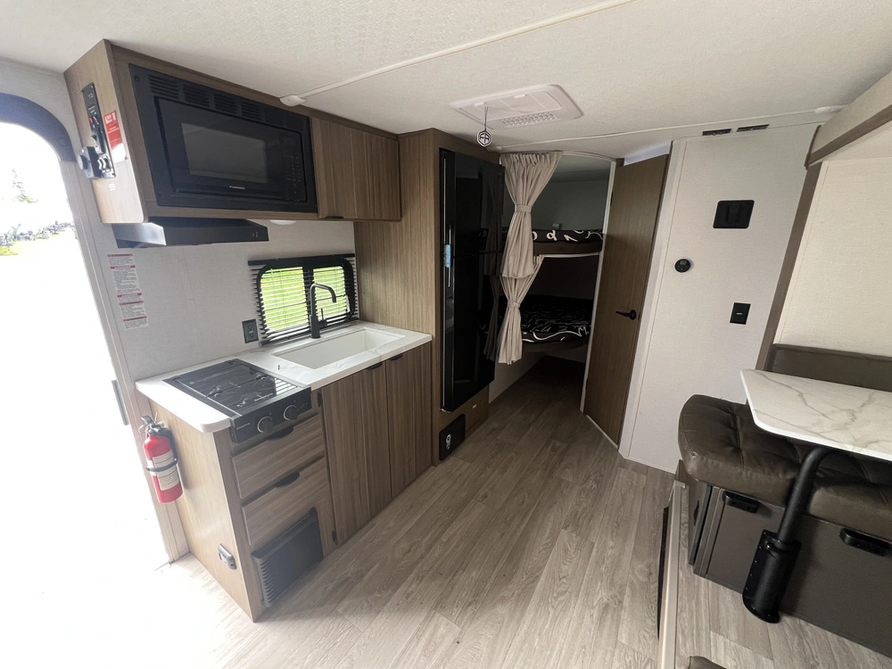 2026 Forest River Wildwood Fsx 178 Bhsk alt