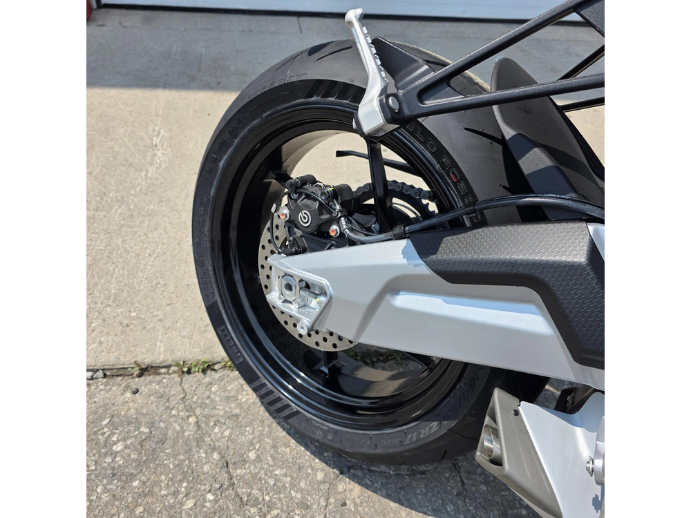 2027 Aprilia Rs 660 Factory alt