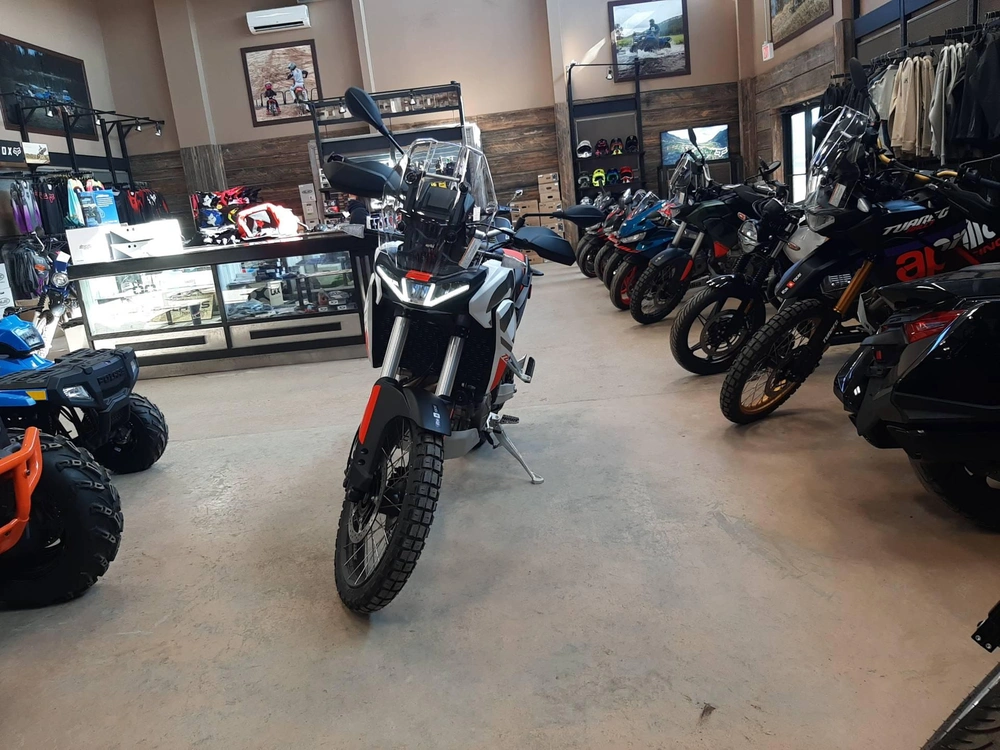2026 Aprilia Tuareg 660 (hailstorm White) alt