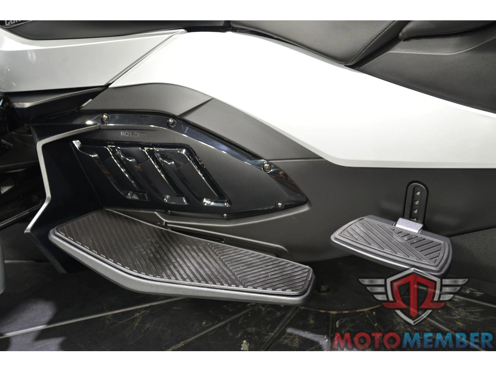 2022 Can-am Spyder Rt alt