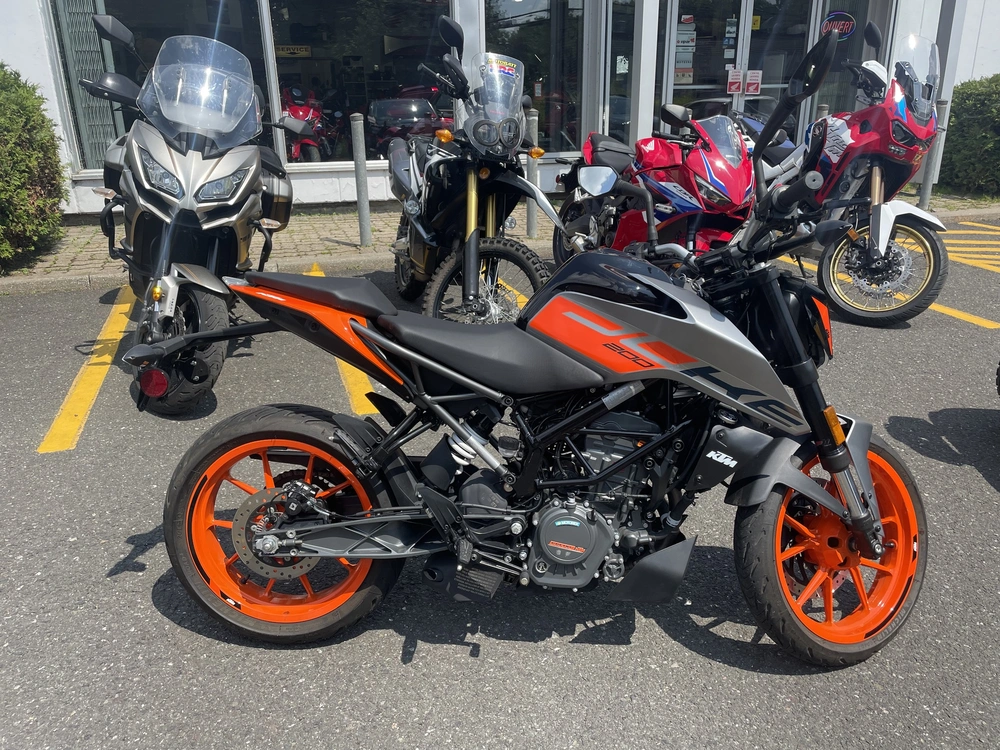 Ktm Duke 200 2023 alt