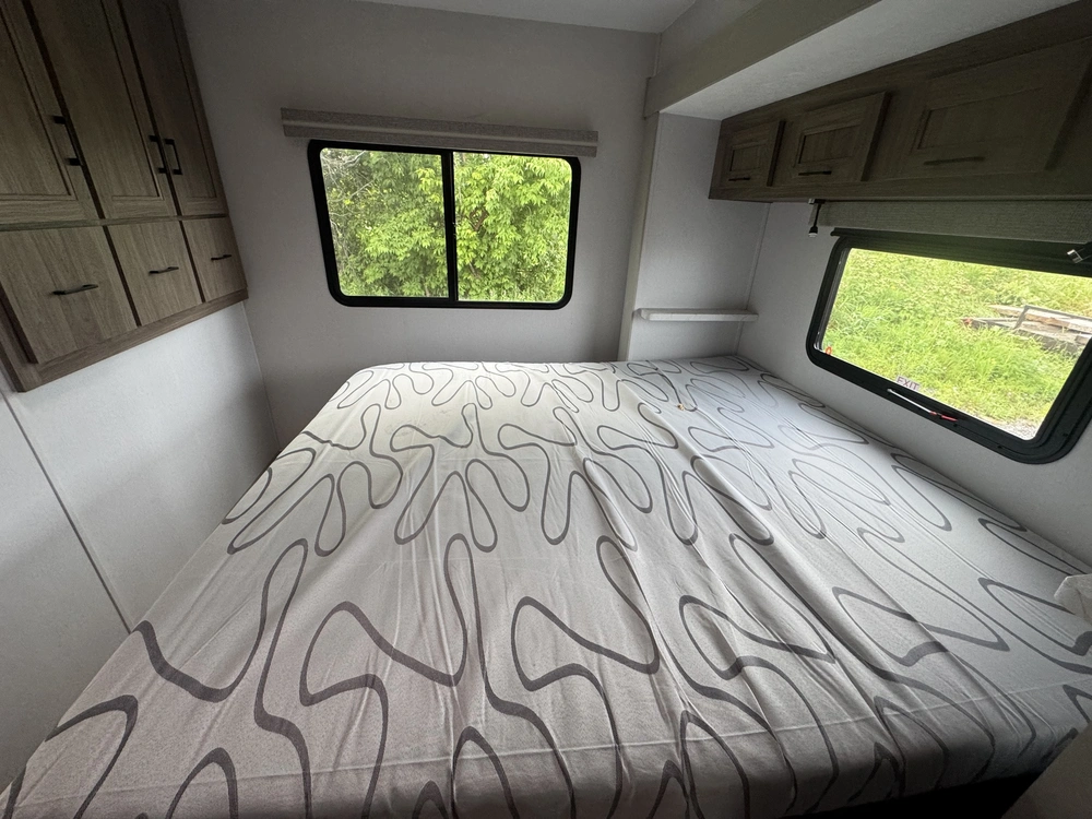 2025 Coachmen Freedom Ultra Lite 259fkds alt