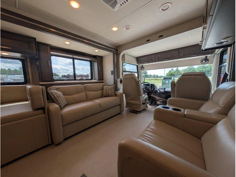 Thor Motor Coach Palazzo 37.4 2023 alt
