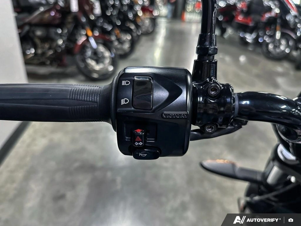 2017 Victory Motorcycles Octane 1200 alt
