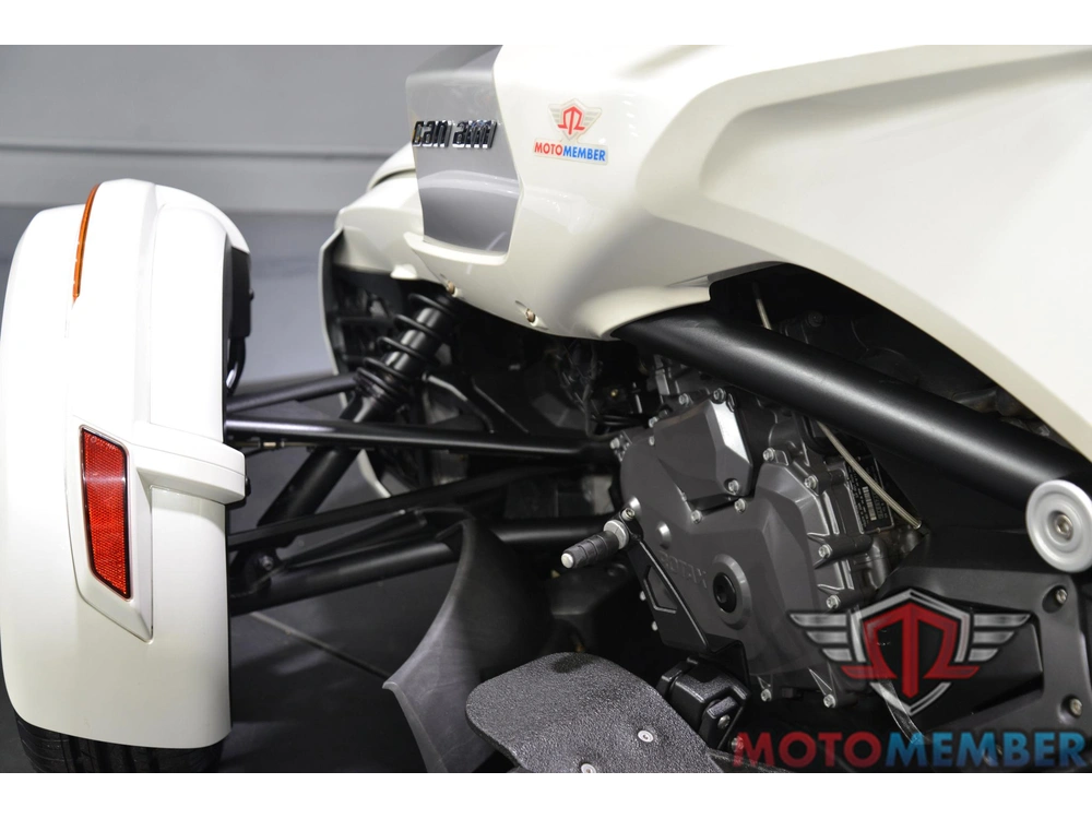 2016 Can-am Spyder F3-t Manual alt