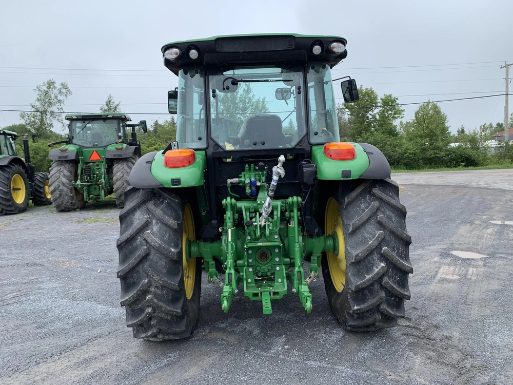 2022 John Deere 5100m alt
