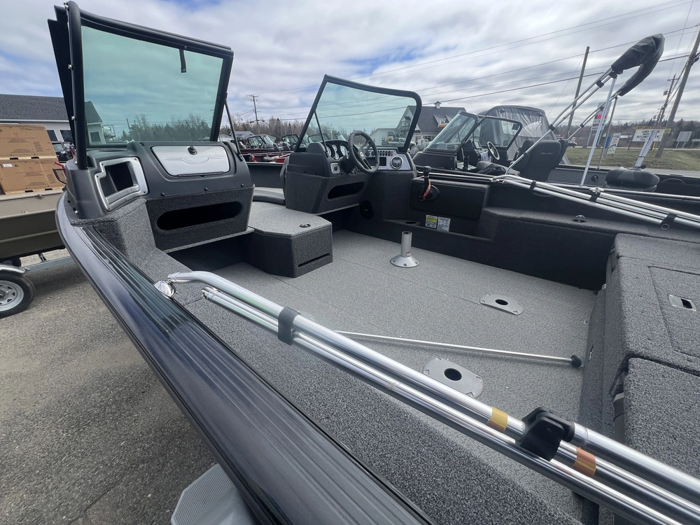 2023 Lund Boat Co 1775 Impact Xs alt