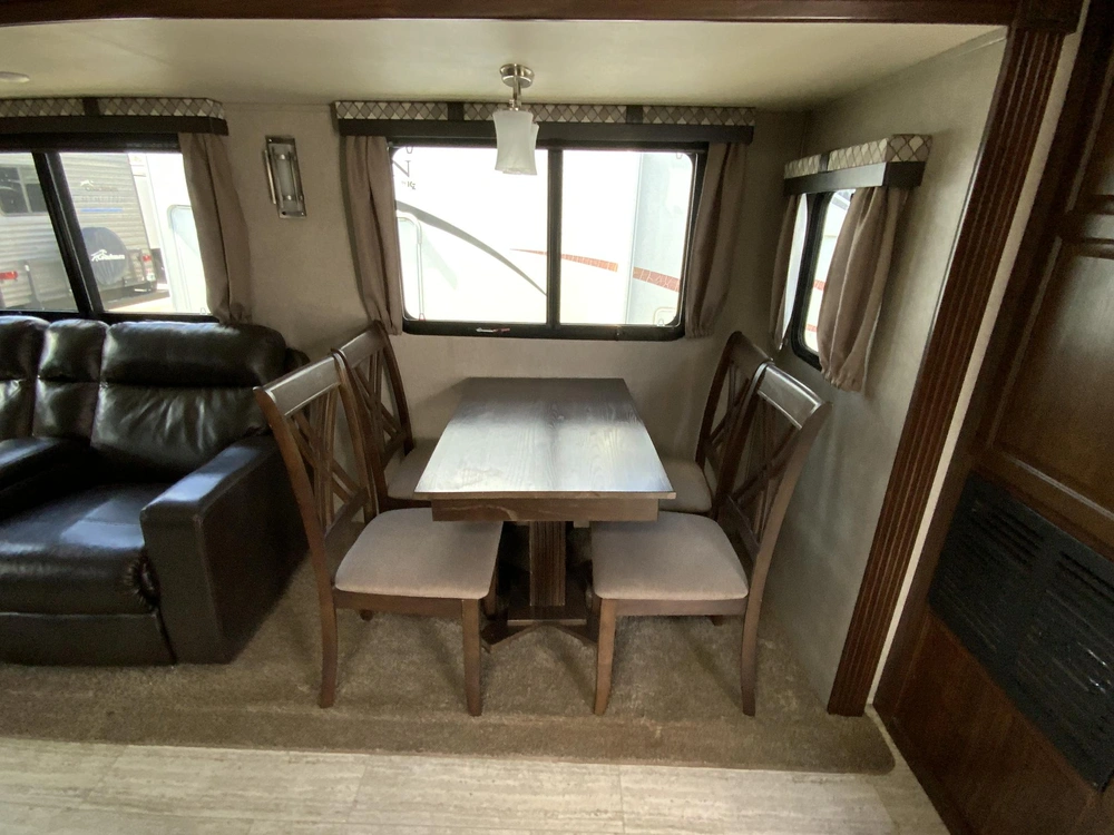 2019 Forest River Palomino Solaire 316 Rlts alt