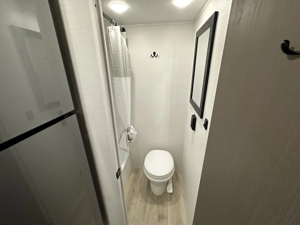 2027 Coachmen Clipper 17bh alt