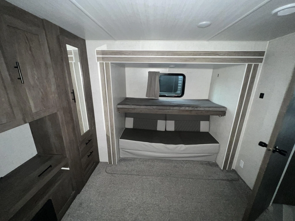 2021 Forest River Wildwood 31kqbts alt