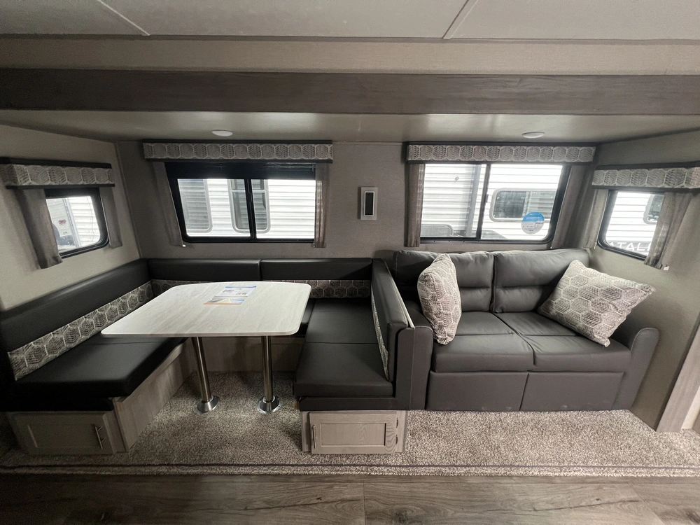 2022 Coachmen Catalina 293qbckle alt