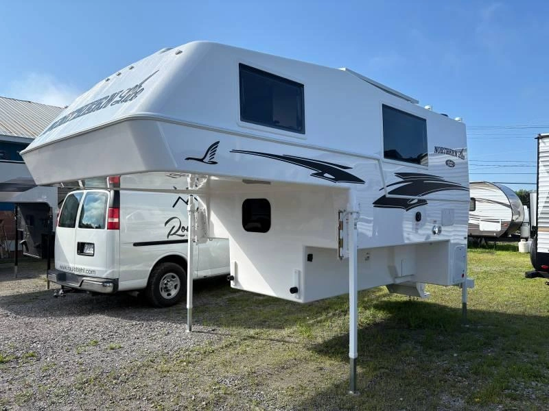 2027 Northern Lite 8.11 Le Db alt