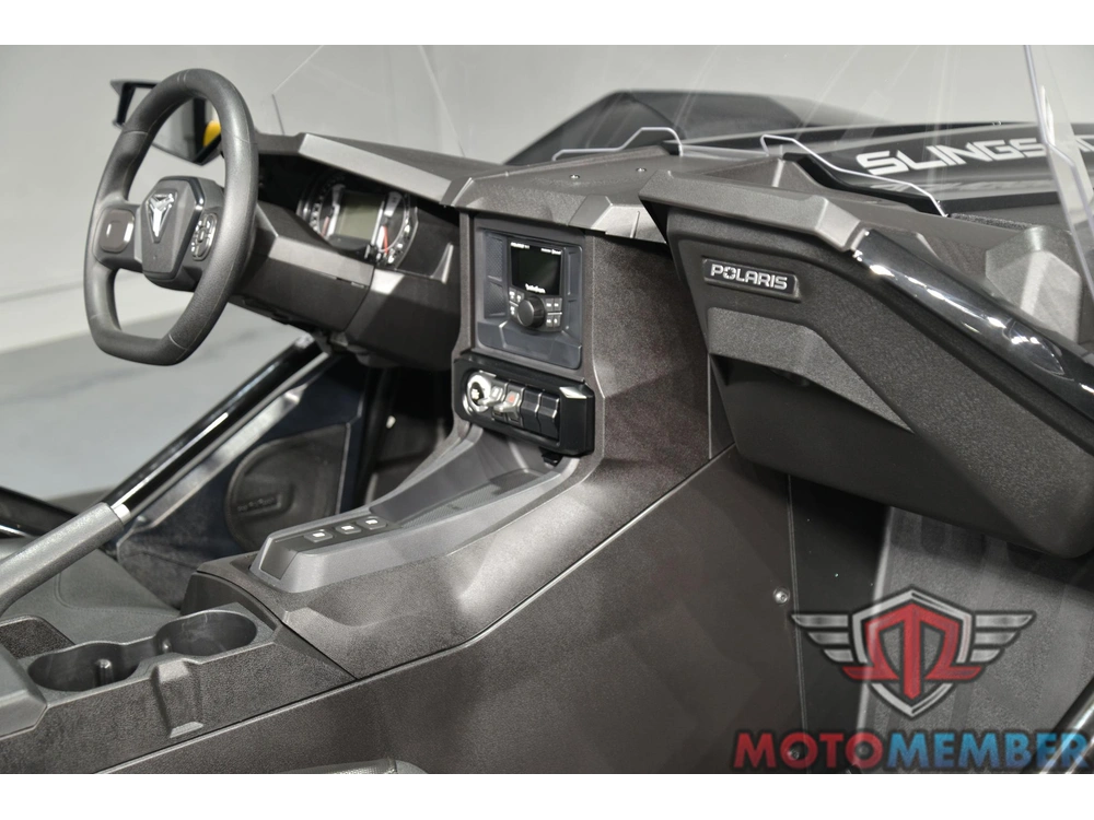 2026 Slingshot Slingshot® S Autodrive Jet Black alt